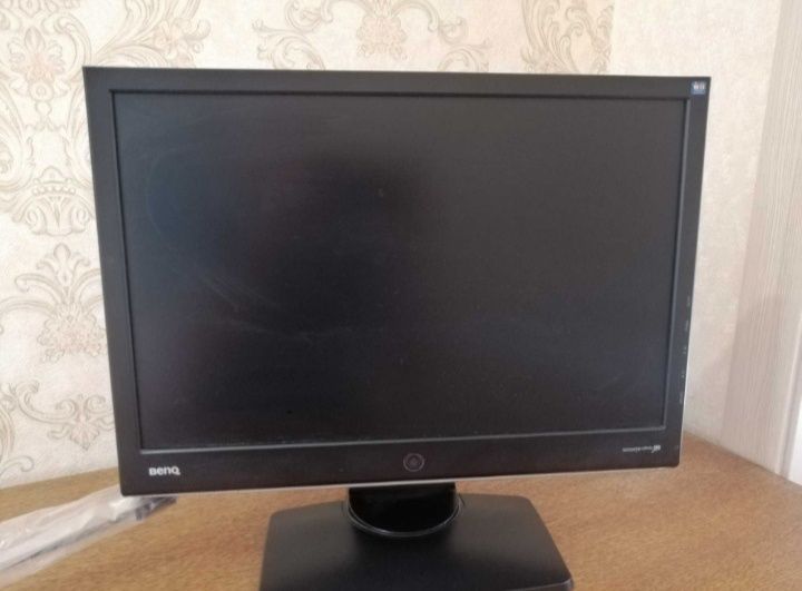 Продаю монитор срочно в рабочем состоянии