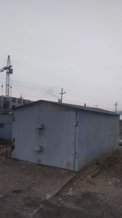 Гараж   из   баржи