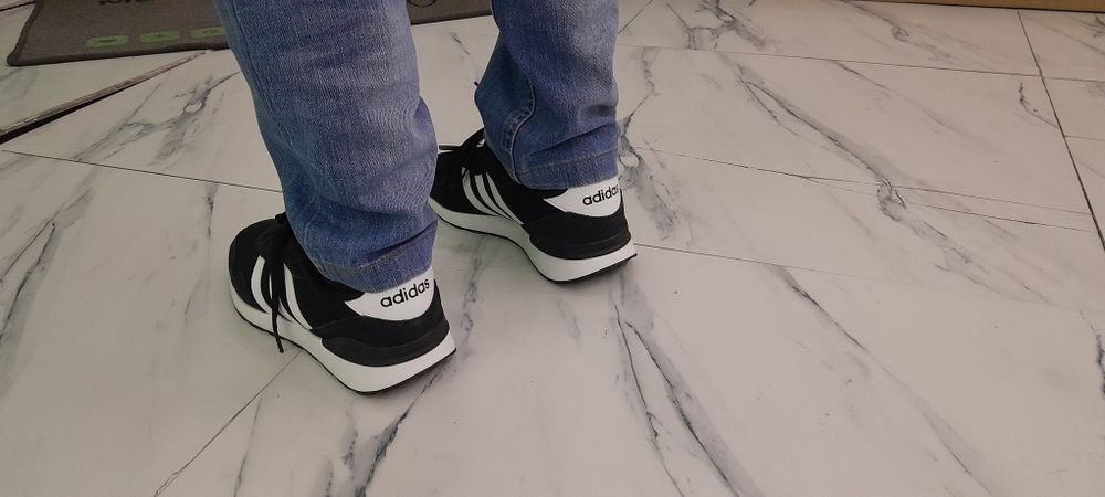 Продаю мужской кроссовки