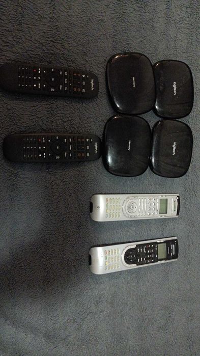 Telecomenzi universale Logitech Harmony 515 și 525 , Hub – Ecran LCD