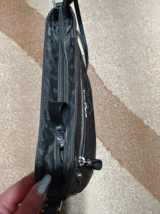 Новая привозная сумочка-почтальонка Michael Kors