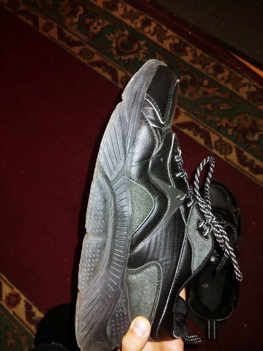 Кроссовки черные