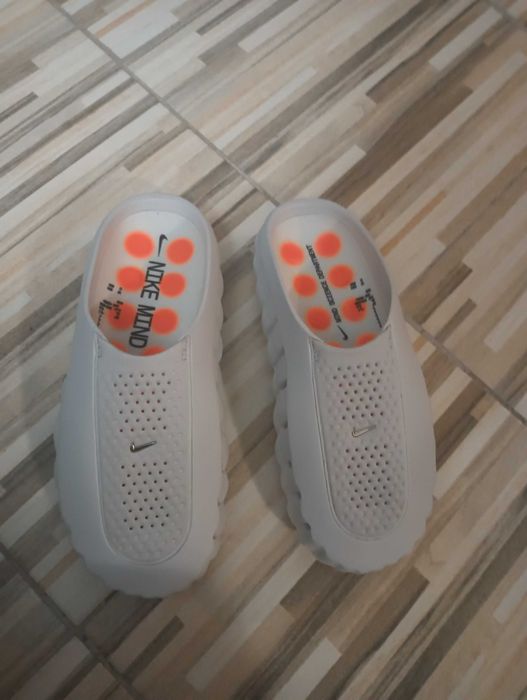 Saboți Nike Mind