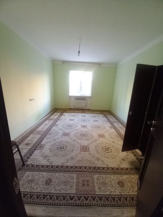 Motrid 3 xonali 1 etaj 7 qavatli dom sotiladi