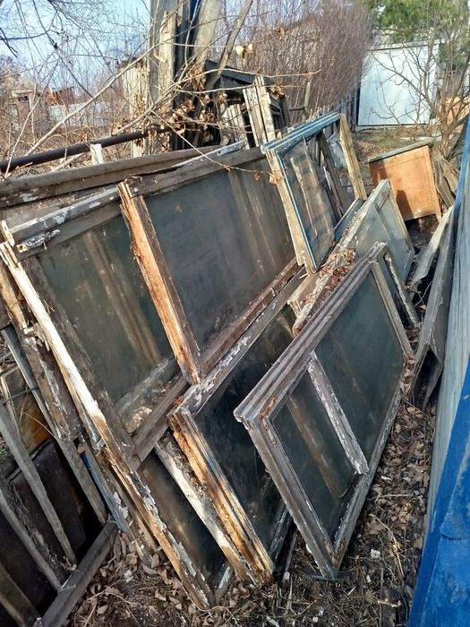 Бесплатно отдам рамы со стеклами