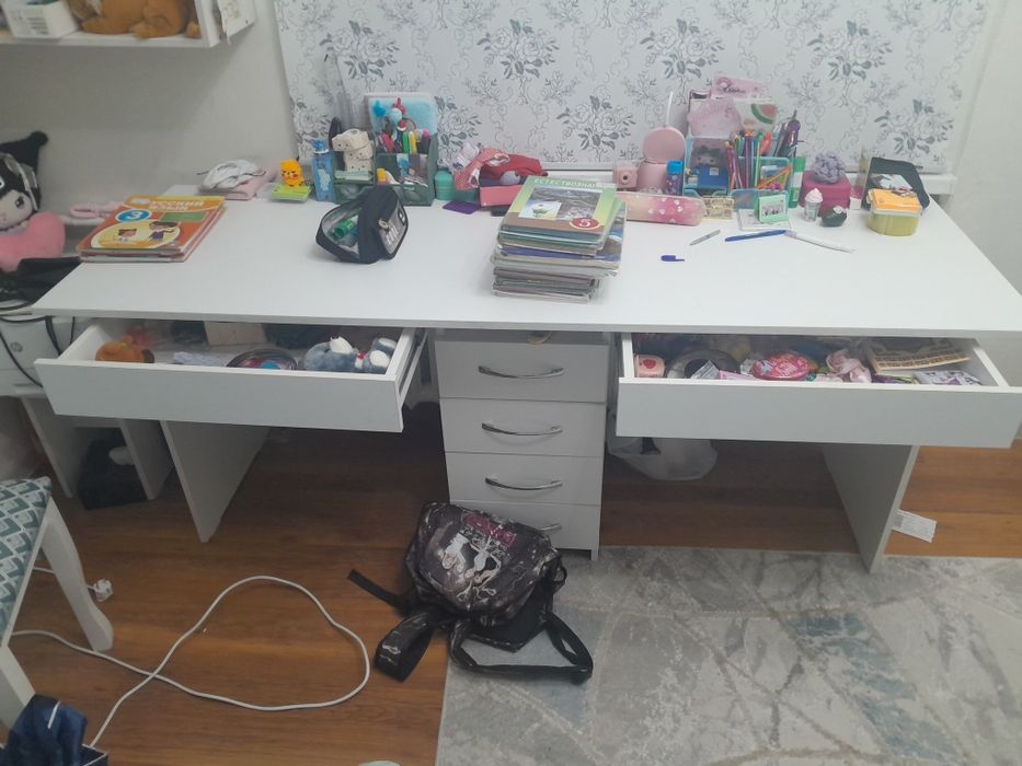 Стол детский писменный.