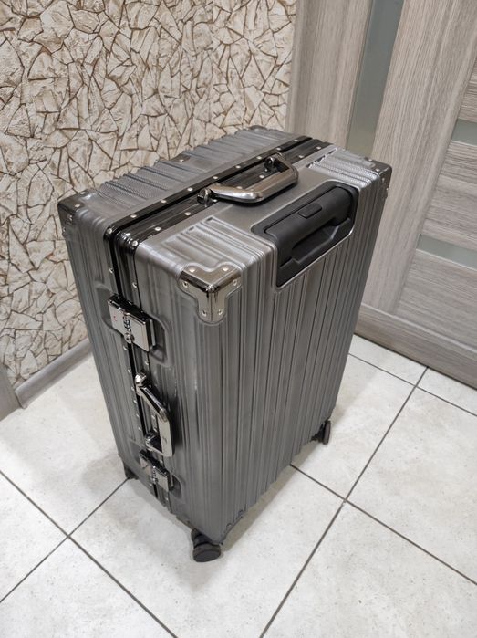 Продам чемоданы.