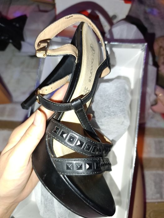 Босоножки на платформе новые