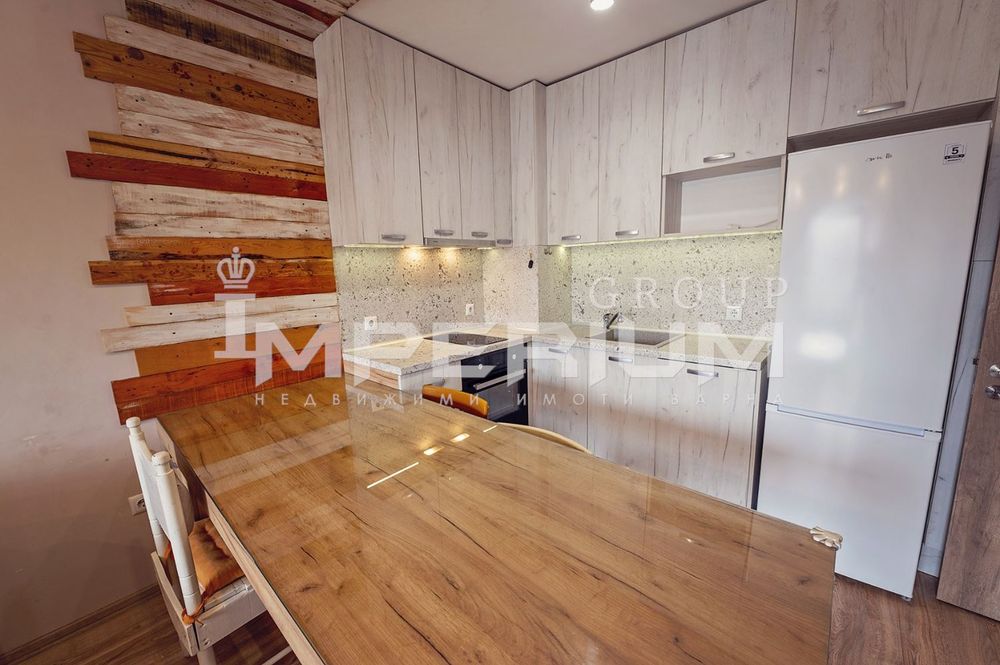 Тристаен обзаведен апартамент под наем в района на кв. Левски, гр. Ва