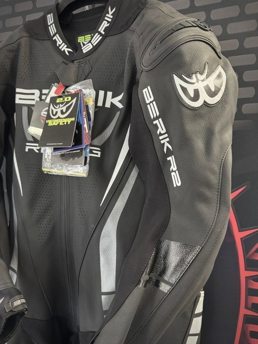 НОВ Кожен мото екип цял Berik Absolute GP Размери 54 и 56