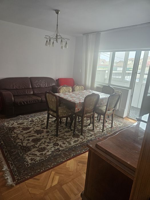 Apartament 4 camere de inchiriat