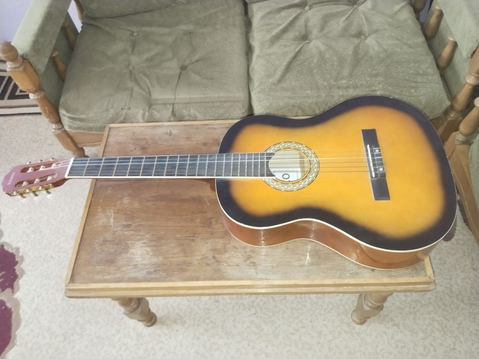 Акустическая гитара Enzo — отличное состояние, красивый звук