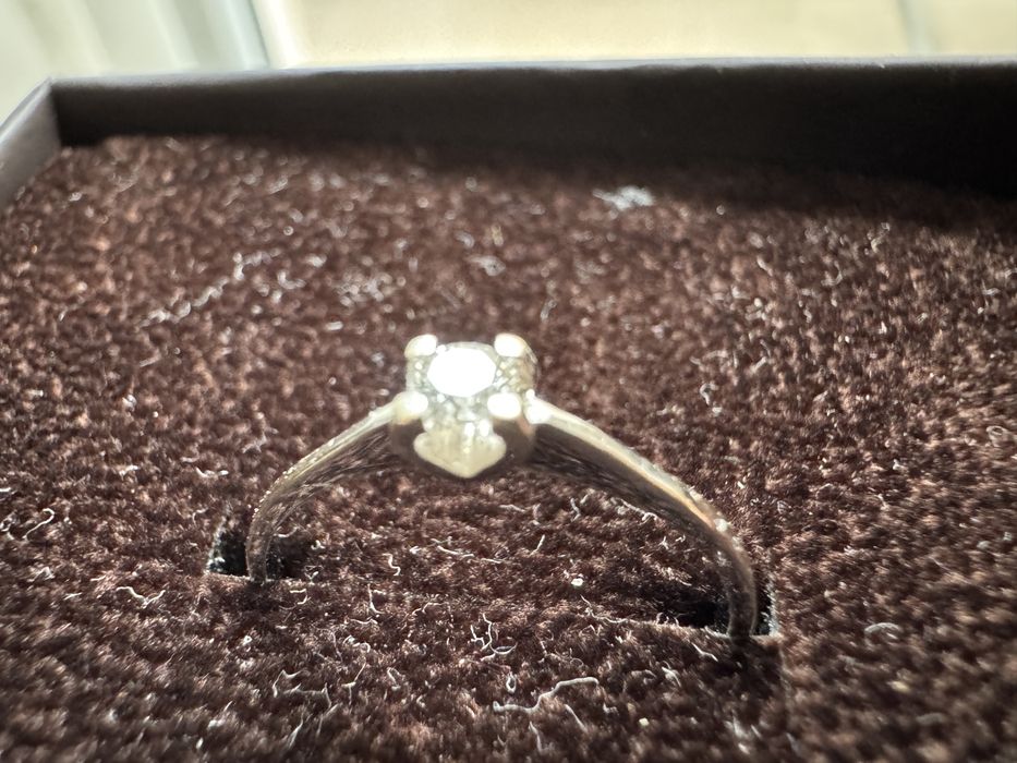 Bijuterie inel aur 18k piatra diamant