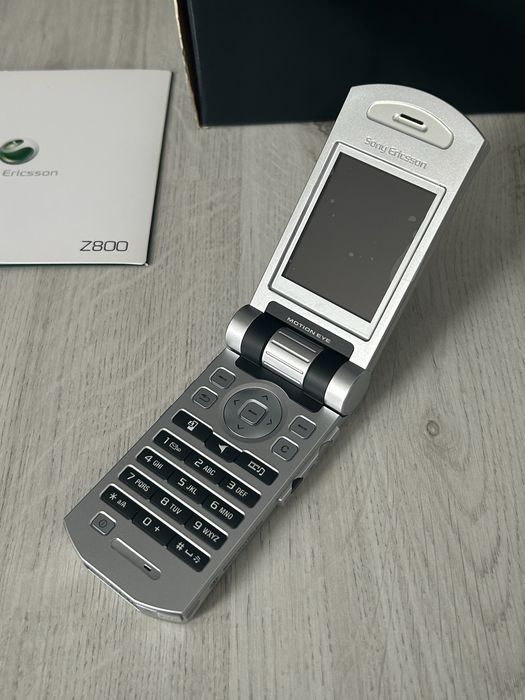 Sony Ericsson Z800i NOU (NOS) Full Box NEFOLOSIT RAR