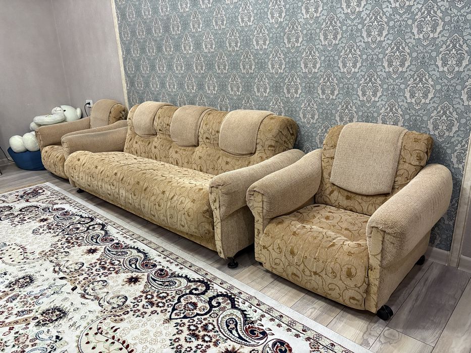 Продаются диван и кресла
