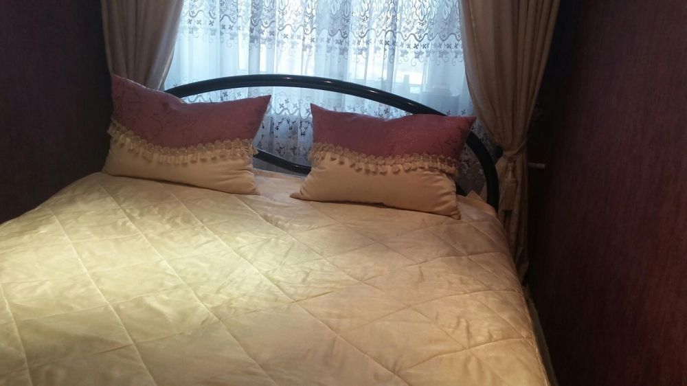 Продам покрывало и подушки