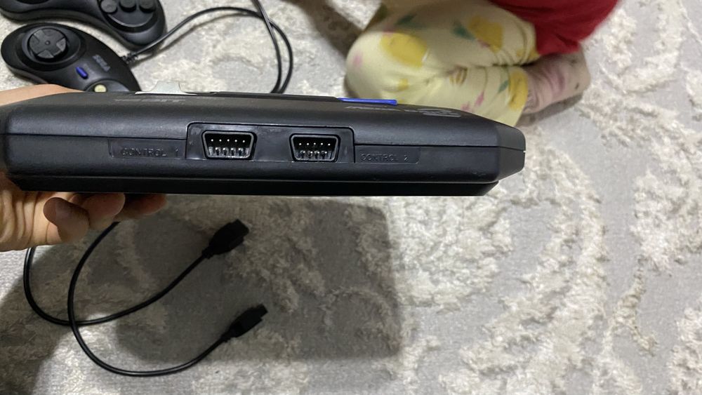 Sega Mega Drive 2 (оригинал) + 2 джойстика