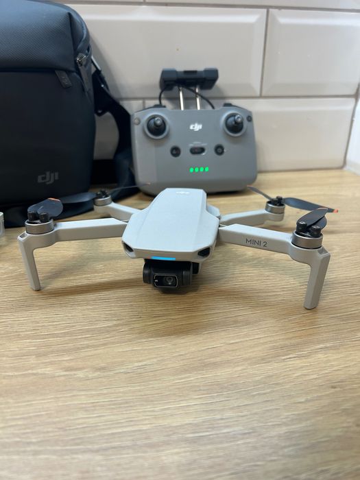 DJI Mini 2 4K дрон + RC-N1 дистанционно + батерия + DJI раница