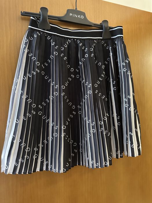 Поли Guess.