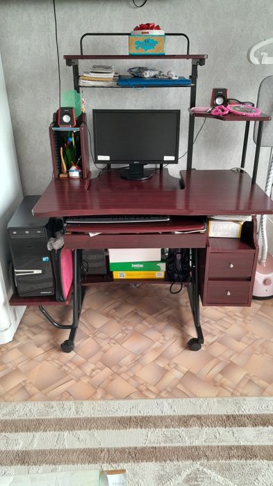 Продам компьютерный стол