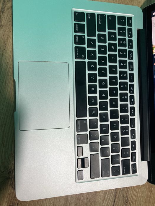macbook makbuk makbook macbuk