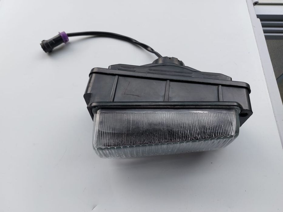 Левая противотуманка Ауди 80 б 3 новая!