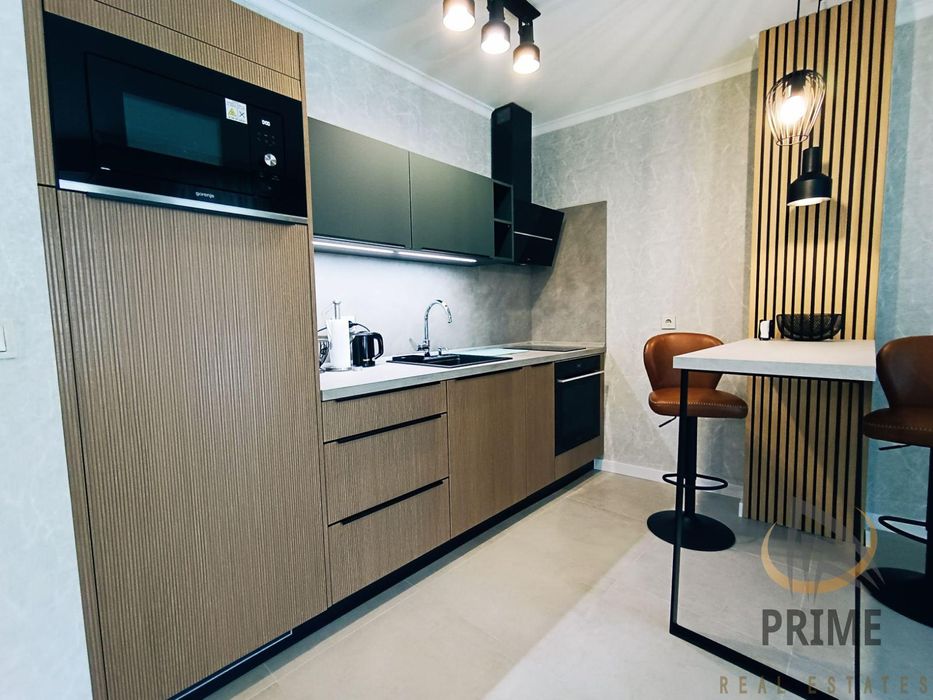 Дава се под наем Двустаен апартамент в Бургас, Център - 80 кв.м за 1000 € - Снимка #3