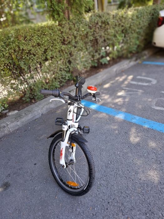 Vând bicicletă Specialized