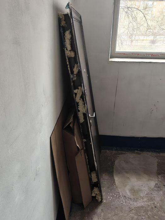 Дверь входная б/у