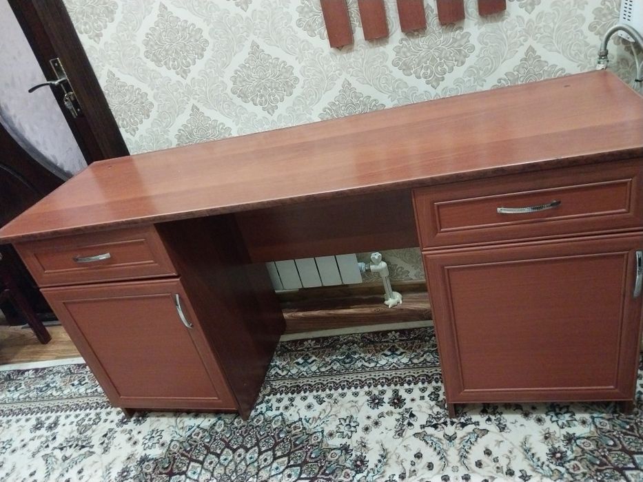 Письменный стол .