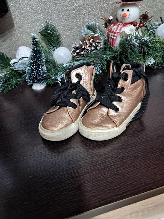 Vand papuci second-hand