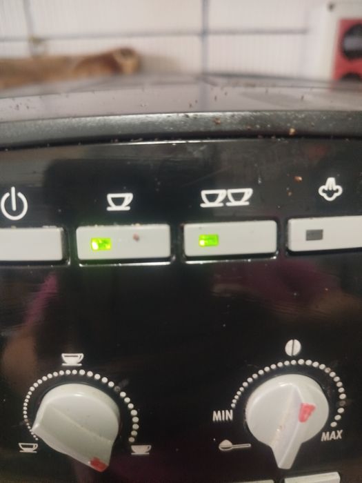 Expresor Delonghi boabe/ măcinată ; Spumator lapte