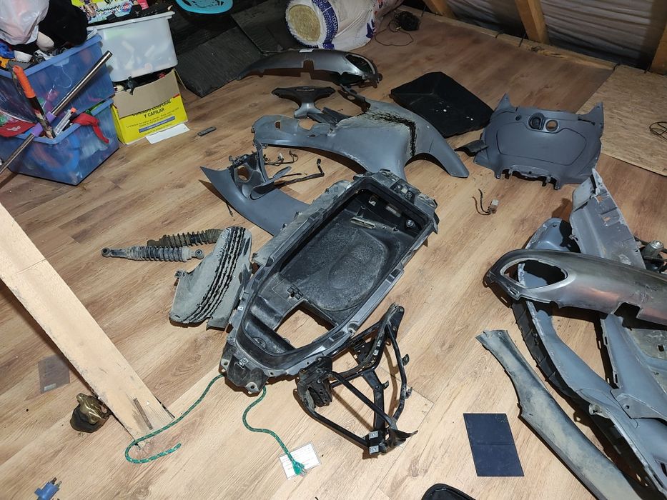 Dezmembrez Piaggio x9 evo de 200 cm3