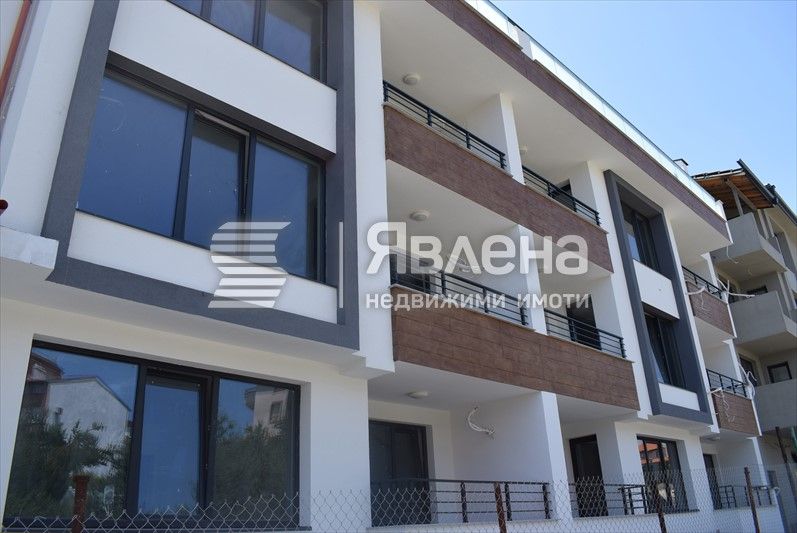 Продава се Едностаен апартамент в Царево - 40 кв.м за 1144 €/кв.м - Снимка #2