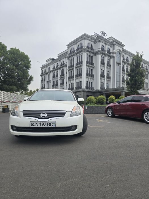 Nissan Altima sotiladi. Propani bor.