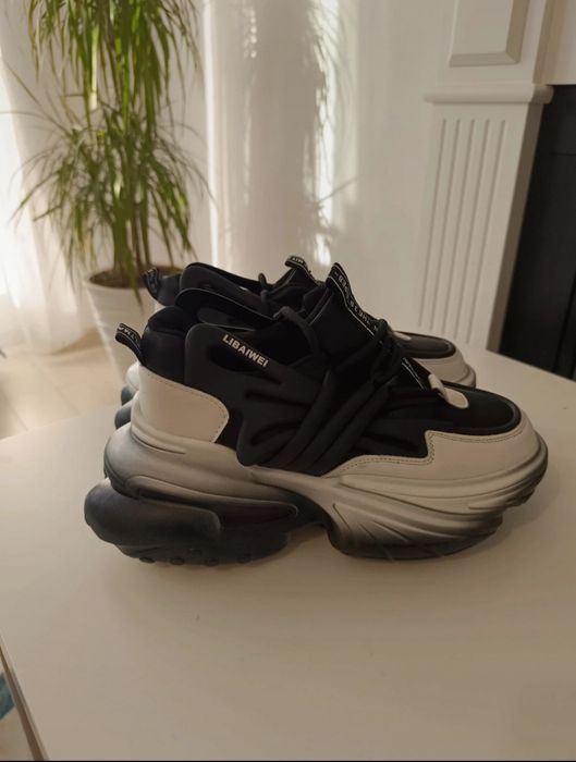 Vând adidași noi LIBAIWEI