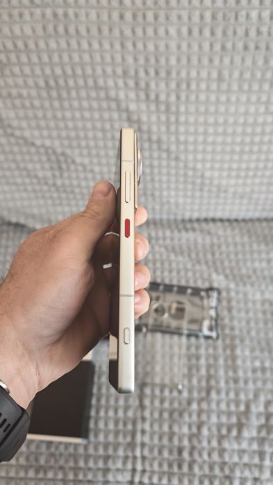 Продавам ZTE Nubia z70s ultra