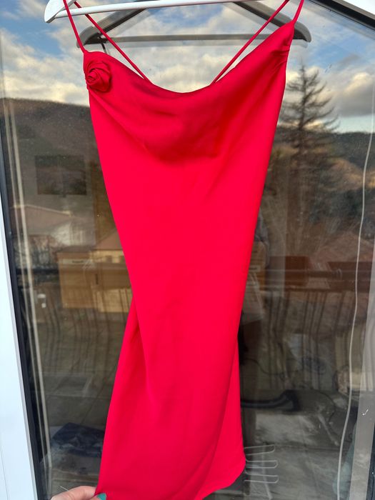 Дамска рокля в червено