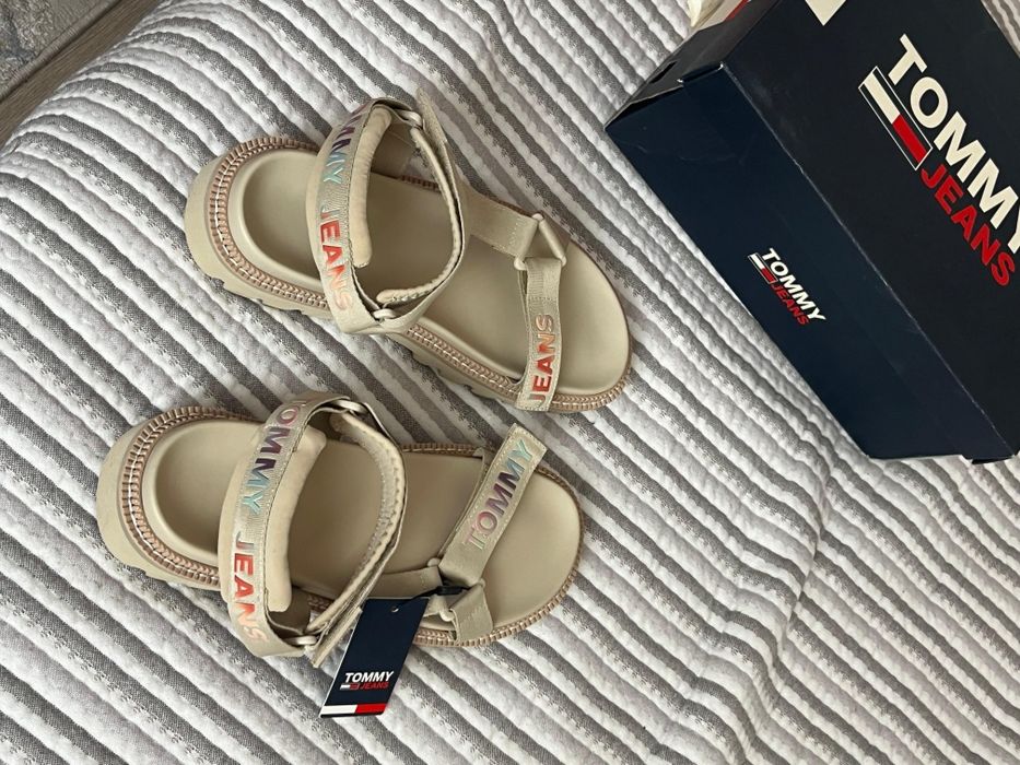 Tommy hillfiger сандали.