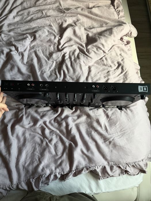 Consola DJ - Traktor Kontrol S3