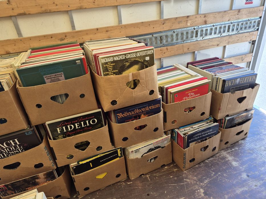 Vând lot de 150LP cu muzica clasica mixta Artiști celebrii 

1