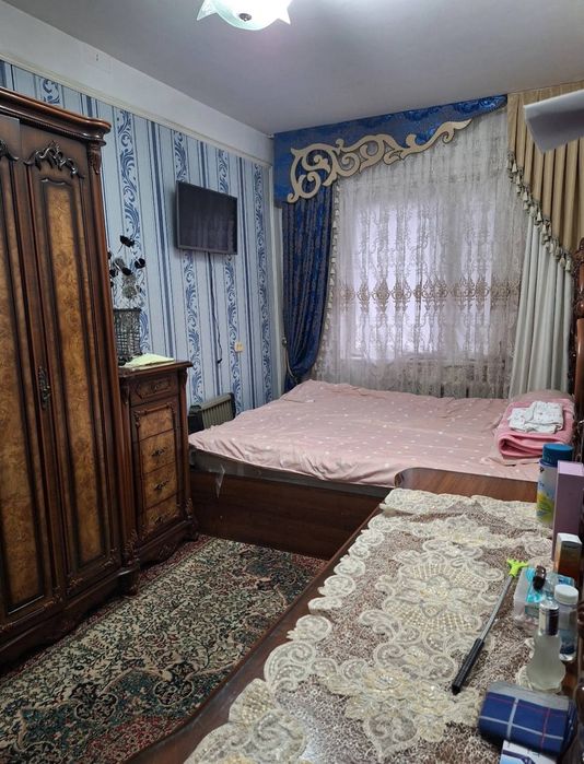 Юнусабад 15кв 5/5/5 Балкон: 2*6