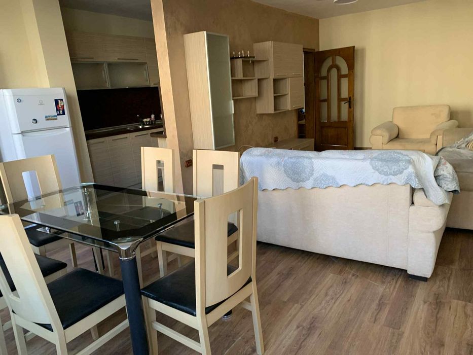 Дава се под наем Тристаен апартамент в Ловеч, Център - 90 кв.м за 357 € - Снимка #3