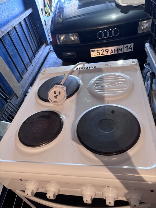 Продам плиту электрическую gefest