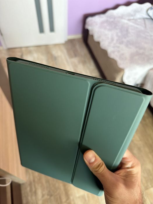 Клавиатура и кейс за iPad Air 4/5 10.9