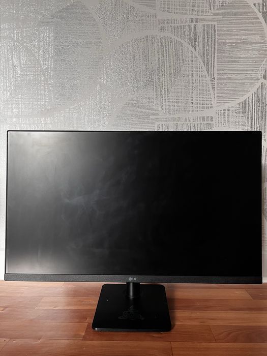 Монитор 27" LG.