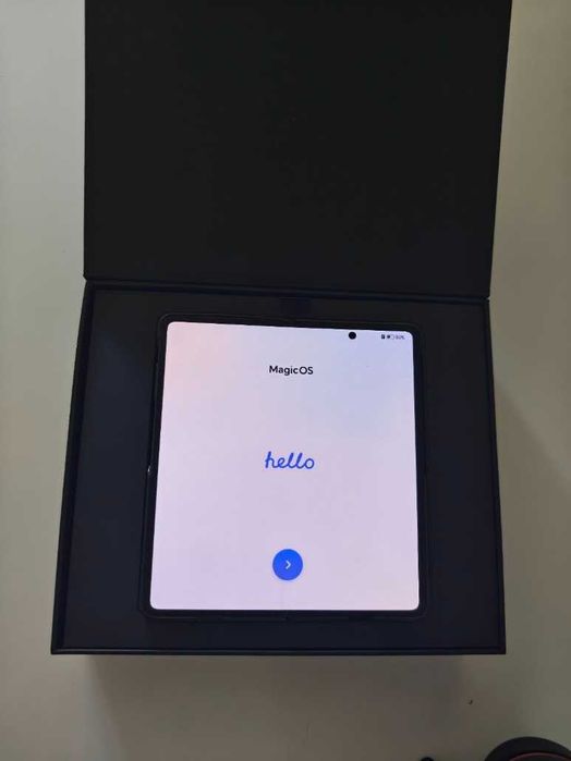 Vand Telefon: Honor Magic V3