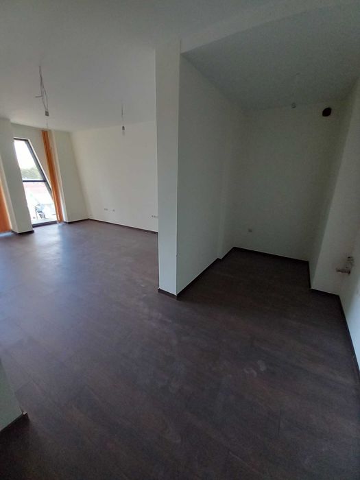 Дава се под наем Офис в Бургас, Славейков - 57 кв.м за 408 € - Снимка #2