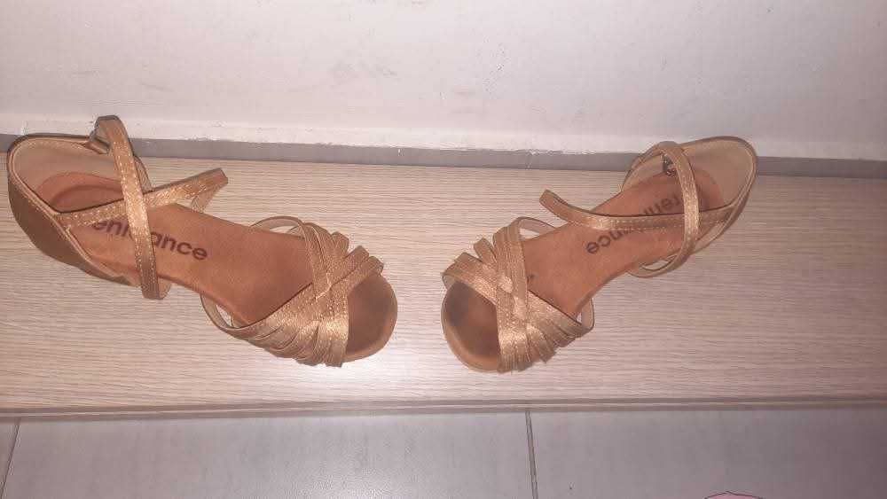 Детски обувки за спортни танци