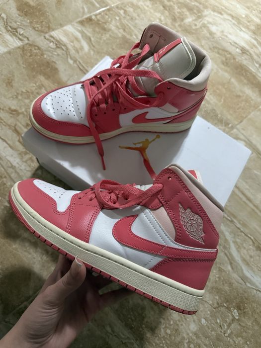 Jordan 1 mid